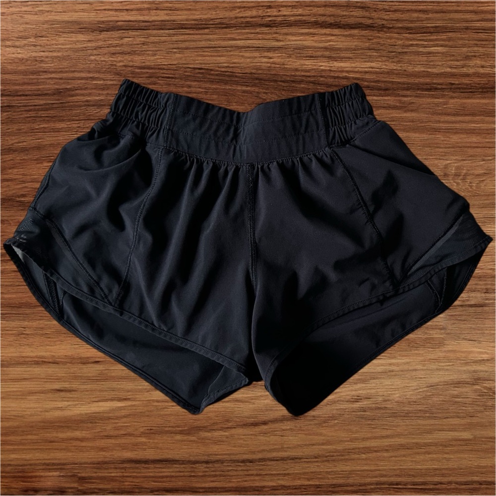 LULULEMON 2.5” Hottie Hot Size 2